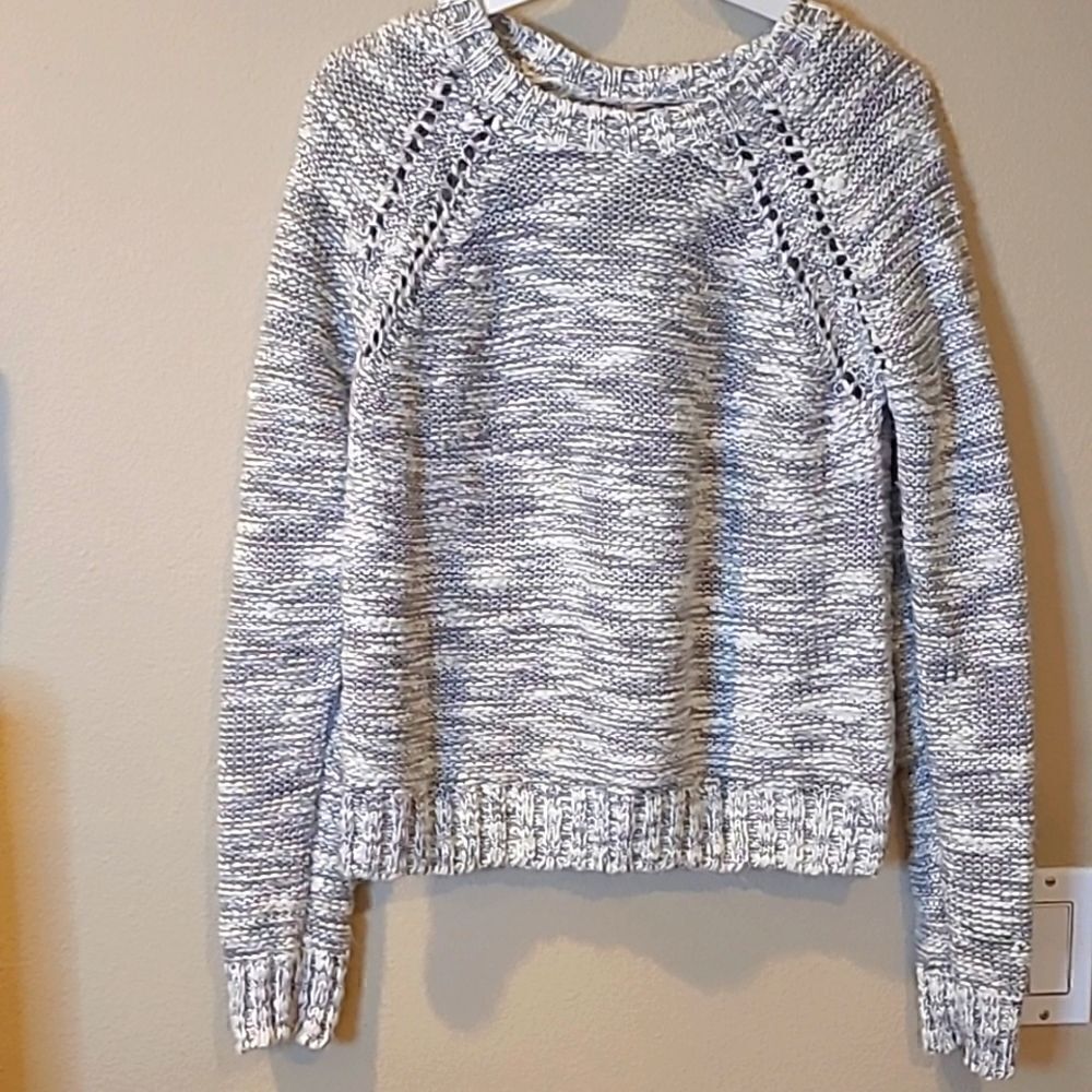 💥3/$12💥Forever21 Thick Grey Metallic Thread Sweater sz Small